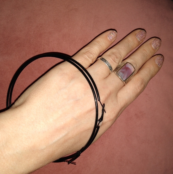 Katta Huge 4" Black Hoop Earrings Bohemian Feather Charm Big Hoops Oversized XL - Picture 8 of 9